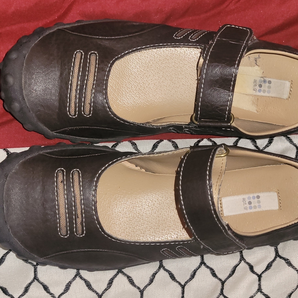NWOT Brown MARY JANE LEATHER WOMEN Shoes with Strap 7 1/2. RARE AND SO CUTE